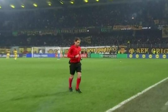 Houri a îngropat-o pe Craiova în ultimul minut! Faza controversată a avut nevoie de intervenția VAR