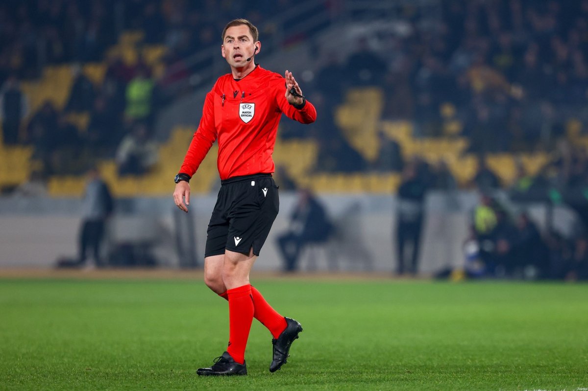 Giorgi Kruashvili a arbitrat AEK Atena - Universitatea Craiova (3-2)