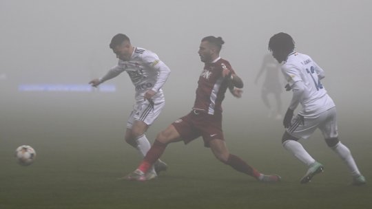 FC Botoșani - CFR Cluj 0-1, ACUM, pe iAMsport.ro. Păun a marcat cu o execuție de top! Partida din Moldova se dispută pe o ceață densă