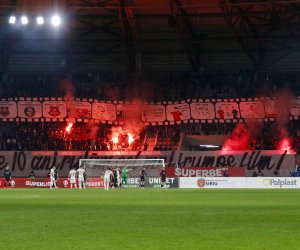 Atac NECRUȚĂTOR la adresa unui antrenor român: ”Nu ar face niciun punct până la finalul campionatului la Sibiu, atât de slab e! Nu vine la antrenamente, nu se trezește”