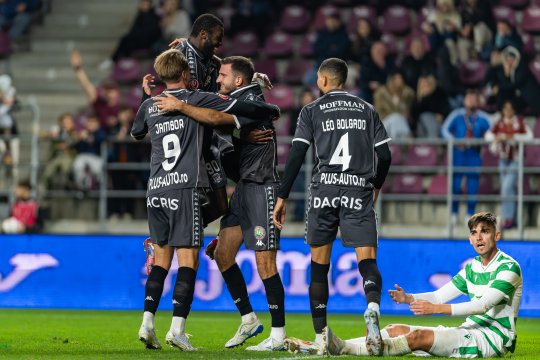 Dumbrăvița - Slatina, de la 14:00, CS Dinamo - Chiajna și Csikszereda - Oțelul, de la 17:00, și FC Argeș - Rapid, de la 19:30, pe iAMsport.ro. Începe a doua etapă din grupele Cupei României!