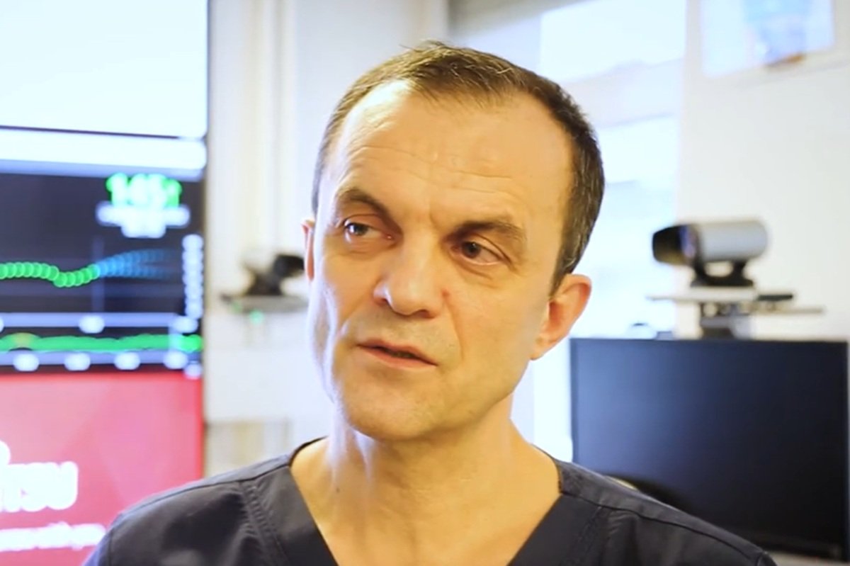 Medicul Cătălin Cîrstoveanu este supranumit ”îngerul copiilor”