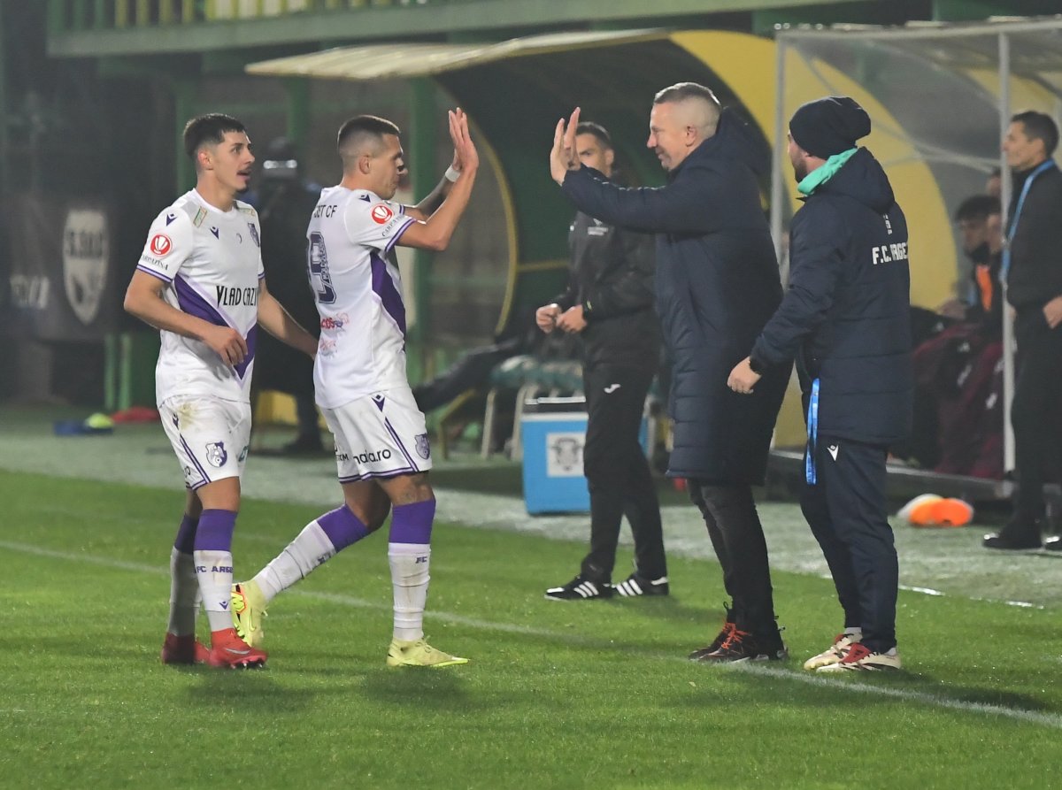 Rapid, bătută de un fotbalist care mai evoluează doar printr-un ”miracol”. ”Nu știu cum mai face sport”