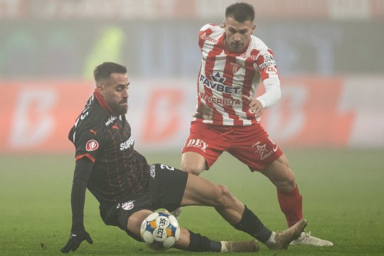 UTA - Dinamo 2-0, ACUM, pe iAMsport.ro. Costache ”mușcă” din fosta echipă! Oaspeții, aproape de prima înfrângere după două luni