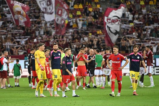 Ultrașii Rapidului au descoperit scenografia FCSB înaintea derby-ului: ”Sună-mă, Musty!” / ”Să nu vă duceți la miliție”