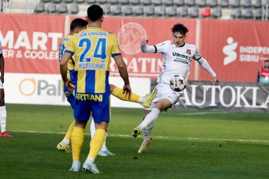 Hermannstadt - Petrolul 1-1. Dorinel Munteanu, primul punct la Sibiu!