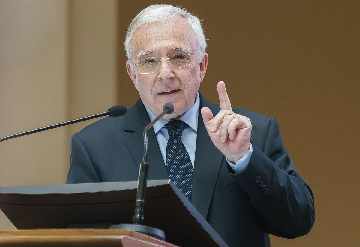 Mugur Isărescu este din 1990 guvernatorul BNR