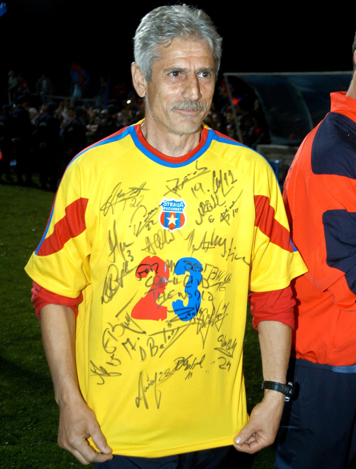 După retragere, Vasile Iordache a fost antrenor cu portarii la Steaua și FCSB