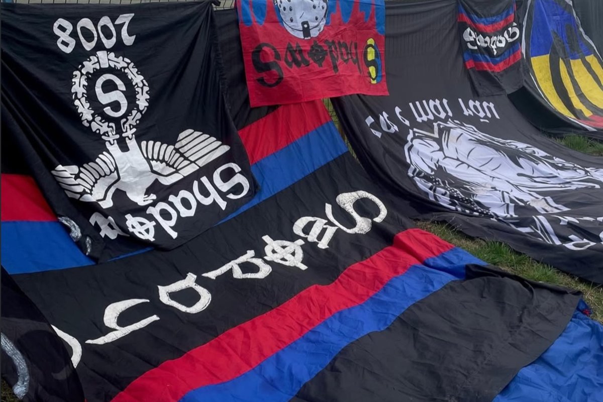 Peluza Sud Dinamo le-a capturat bannerele celor de la ShadowS