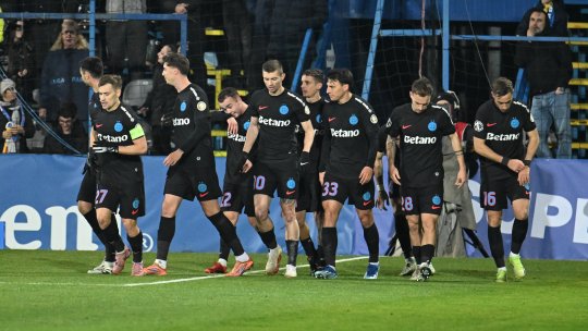 Fotbalistul lui FCSB a făcut pasul cel mare de Sărbători! Momentul a fost ca în filme, cu lumânări și flori