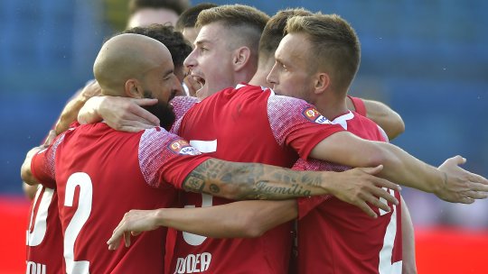 ”Unii au fost excluși din lot!”. Regula de aur pe care un fotbalist străin trebuie să o respecte în Golf