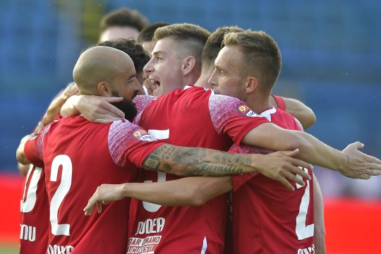 ”Unii au fost excluși din lot!”. Regula de aur pe care un fotbalist străin trebuie să o respecte în Golf