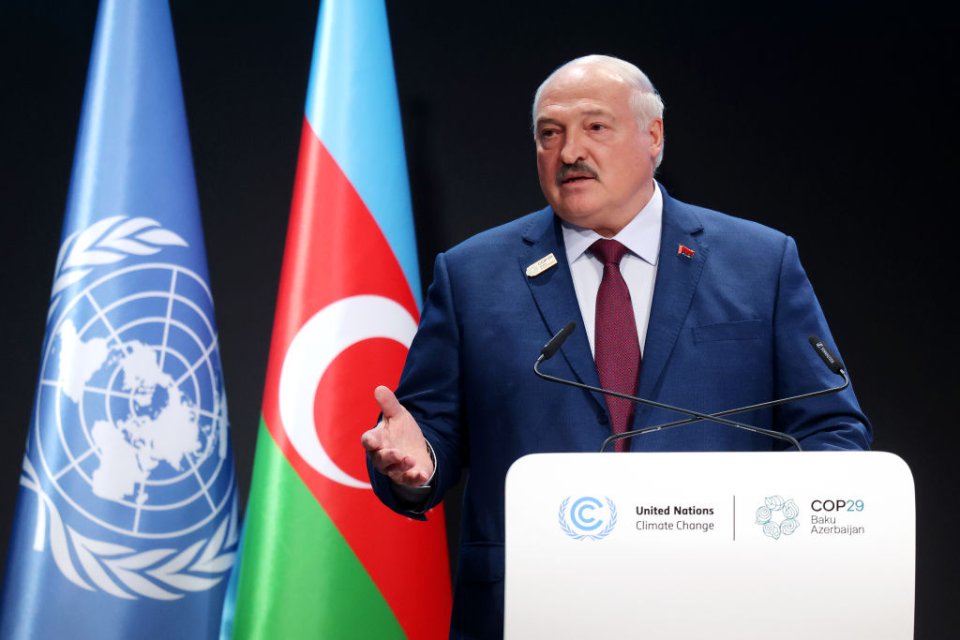 Dictator pe gheață! Imaginile amuzante cu Alexander Lukașenko au devenit virale