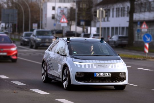 Cum va arăta mașina când nu va mai avea volan? Volkswagen testează viitorul autonom