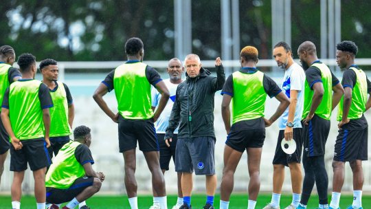 Fără 11 jucători în lot, echipa lui Laurențiu Reghecampf a obținut o victorie importantă în Rwanda