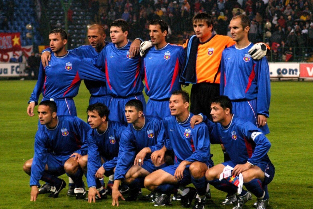 A mai evoluat de-a lungul carierei la Rapid, Jeonam Dragons, Metalurg Donețk, Changchun Yatai, Iraklis, Poli Timișoara, FC Vaslui și Netfchi Baku.