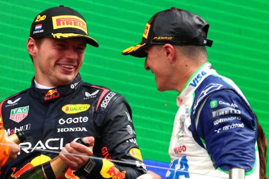 E oficial: cine îl va seconda pe Verstappen în 2026. Tsunoda n-a prins nici măcar echipa a doua