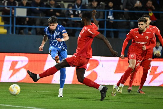 Farul - Dinamo și FC Botoșani - Hermannstadt, ACUM, pe iAMsport.ro. UTA - FCSB, de la 21:00, pe iAMsport.ro. Dueluri interesante în Cupa României