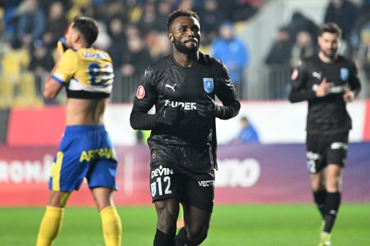 Petrolul - Craiova 0-3, ACUM, pe iAMsport.ro. CFR și Sepsi au remizat cu Metaloglobus, respectiv U Cluj, 11 goluri au fost marcate în Sporting Liești - Metalul Buzău