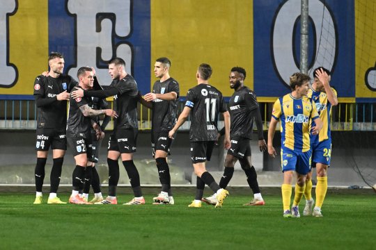 ”Cum este de când a venit Coelho?”. Jucătorul Craiovei a dat răspunsul pe loc