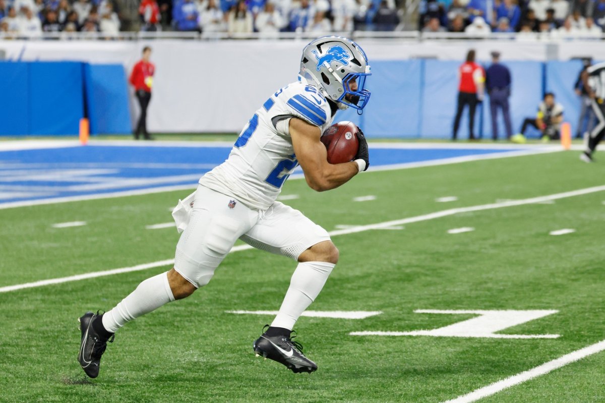 Jucător de fotbal american, într-un meci din NFL (National Football League)