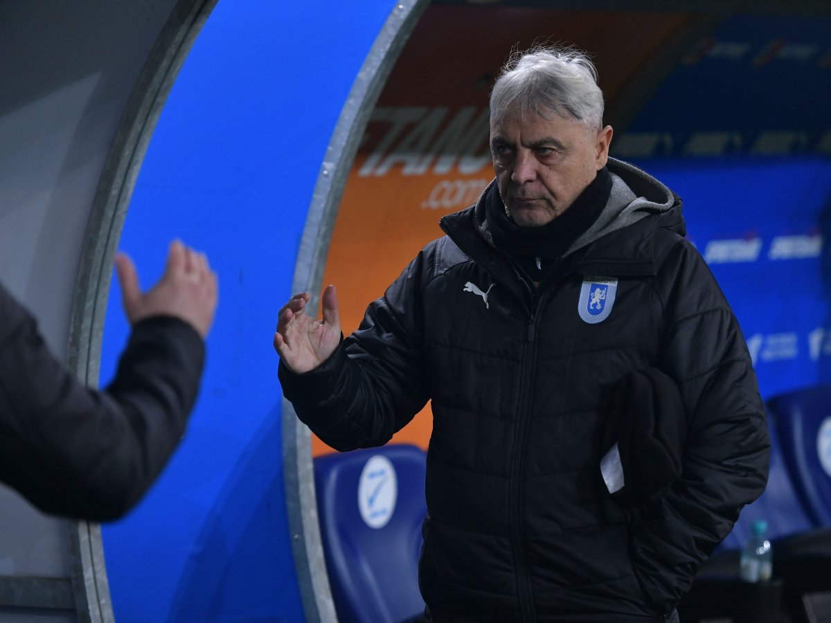 Cârțu a făcut parte din echipa care a reulit cea mai mare performanță din istoria Craiovei, prezența în semifinalele Cupei UEFA 1982-1983