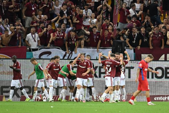 Conducerea Rapidului, acuzată direct de incompetență! Titularul care ar sta 5 luni pe bară doar din cauza șefilor: ”Un eșec total! Ai consultat un vraci, a zis să nu faci nimic”