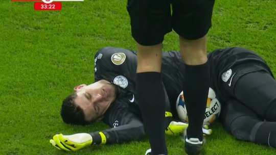 Momente de panică pe Arena Națională! De ce a rămas Târnovanu întins pe gazon