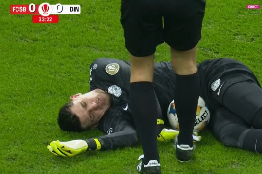 Momente de panică pe Arena Națională! De ce a rămas Târnovanu întins pe gazon