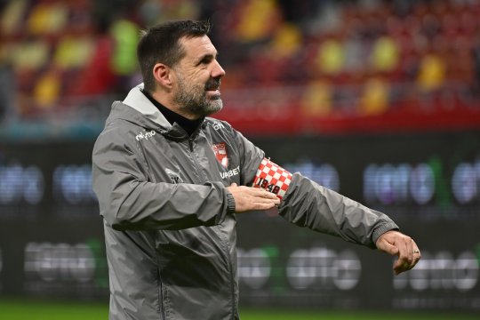 Fanii lui Dinamo, mesaj în croată pentru Kopic! Ce i-au transmis antrenorului