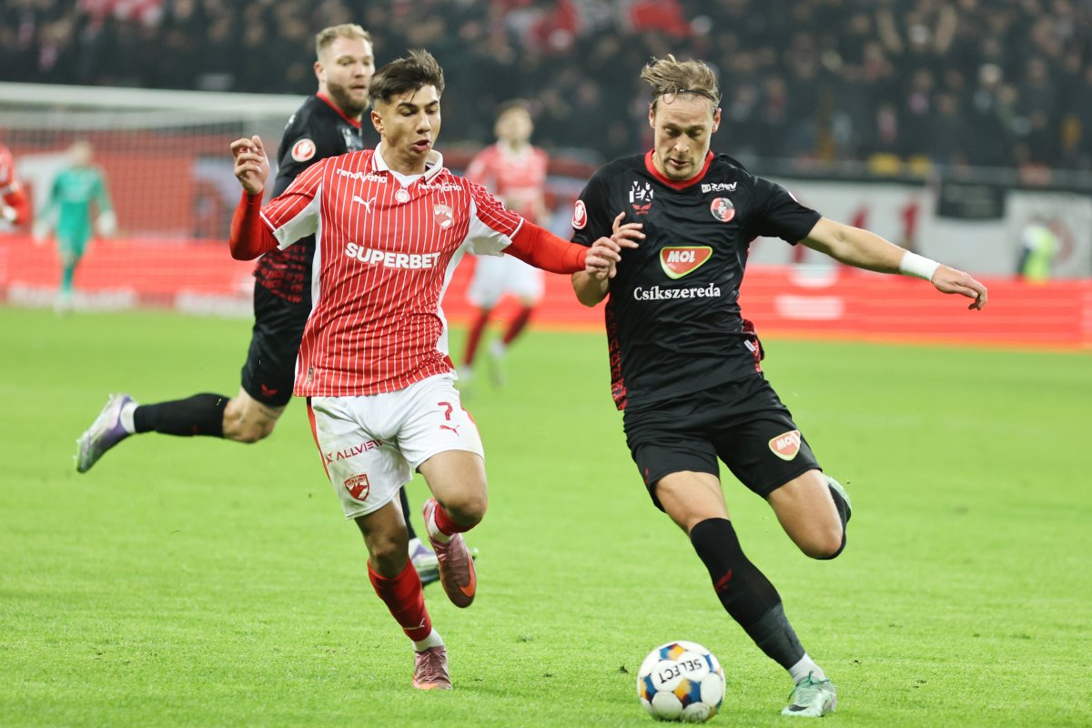 Alex Musi a sosit la Dinamo de la FCSB, într-un schimb cu Dennis Politic