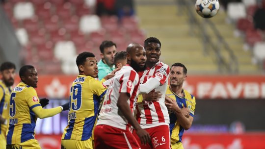 UTA Arad - Petrolul Ploiești 0-0, ACUM, pe iAMsport.ro. ”Găzarii” pun presiune pe jucătorii lui Adrian Mihalcea