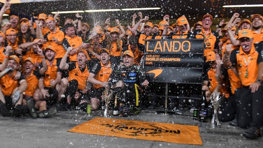 Piastri, rol esențial în triumful lui Norris! Momentele-cheie ale finalei de la Abu Dhabi