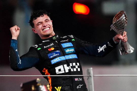 Cine este Lando Norris, noul campion mondial. Povestea unui talent crescut între muzica din Glastonbury, asfaltul de la Sochi și luminile din Abu Dhabi
