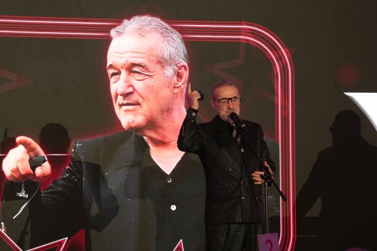 Gigi Becali a urcat pe scenă și a ținut un discurs uluitor: ”O să îmi cer iertare cu jumătate de gură! Sunt bătrân ca înțelepciune, iar ca putere sunt de 25 de ani”