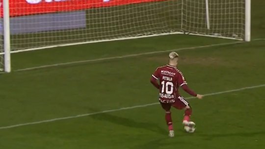 ”Ratarea secolului în SuperLigă!”. Poarta era complet goală, dar Petrila nu a reușit să marcheze