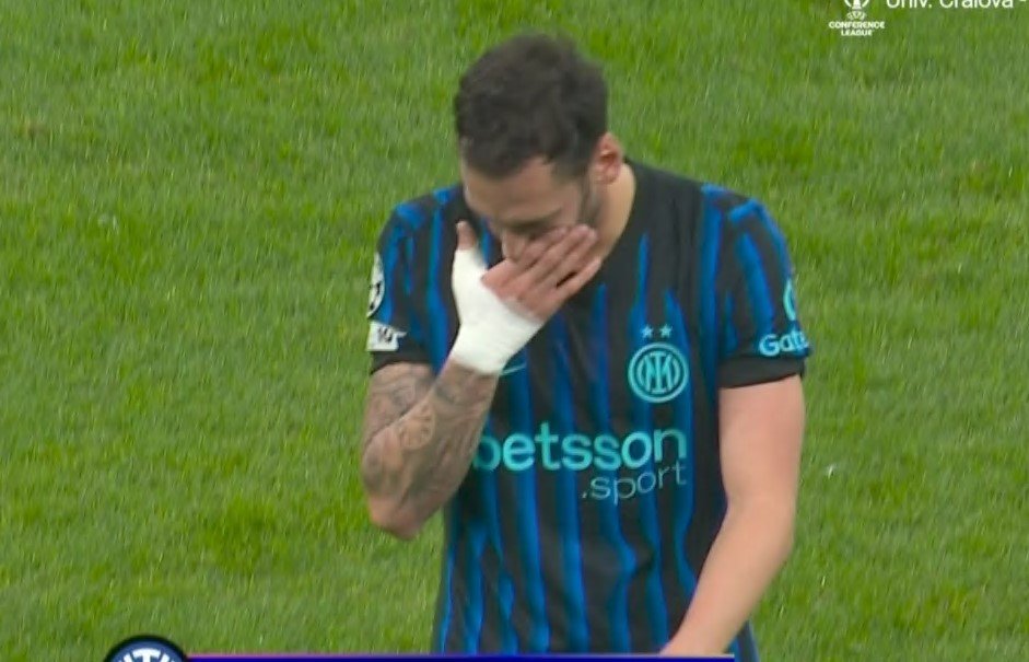 Hakan Calhanogu a ieșit accidentat din duelul cu Liverpool