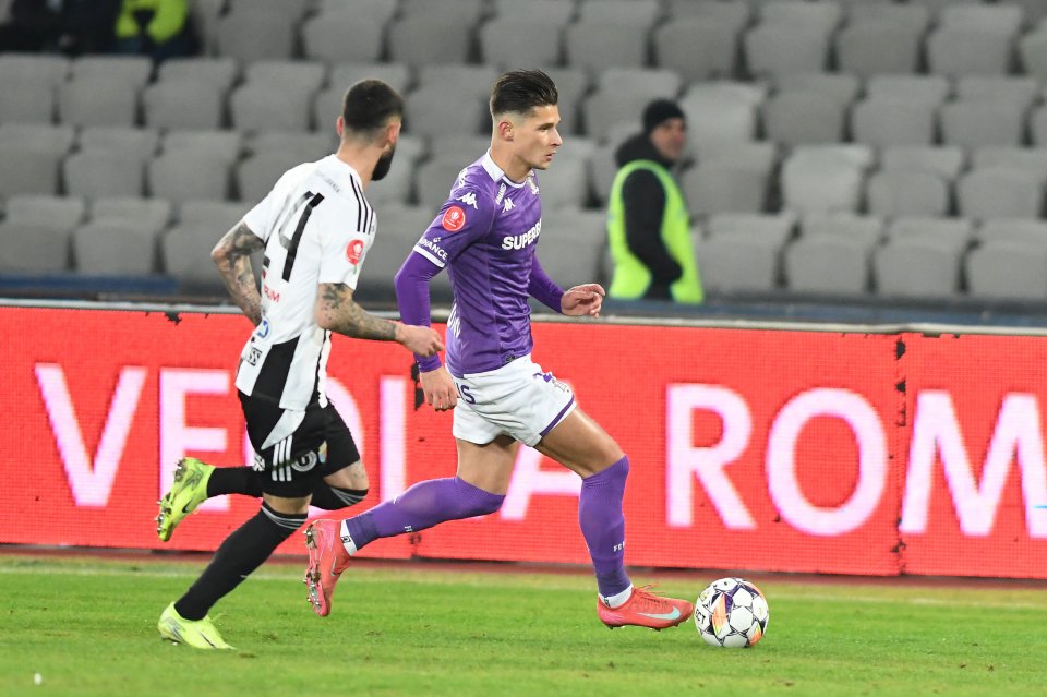 Mihai Alexandru Dobre si Radu Stefanita Boboc in meciul de fotbal dintre FC Universitatea Cluj si FC Rapid 1923 Bucuresti, contand pentru Superliga Superbet, desfasurat pe Stadionul Cluj Arena din Cluj-Napoca, sambata 1 februarie 2025.