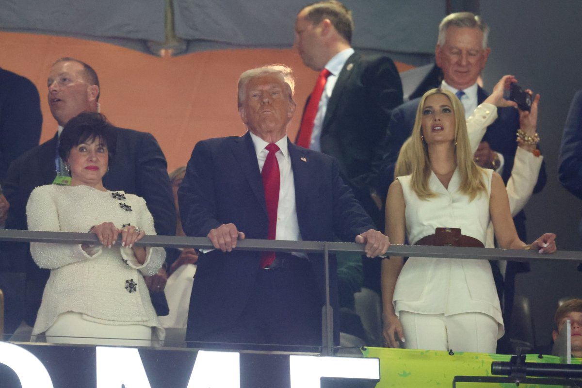 Donald Trump, prezent la Super Bowl 2025