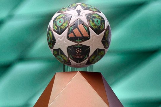 UEFA a prezentat mingea cu care se vor juca meciurile din faza eliminatorie a Ligii Campionilor