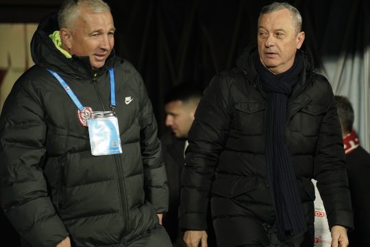 Bătut de Dan Petrescu, Mircea Rednic a răbufnit: "Șumudică a adus 16 jucători!"