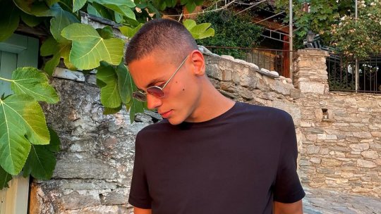 David Popovici, despre "bucata de material de 400 de euro de la JO". Cum a făcut "primul milion" și partea nevăzută a succesului