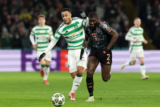 O nouă decizie controversată în Celtic - Bayern! A fost călcat clar în careu, dar arbitrul nu a acordat penalty