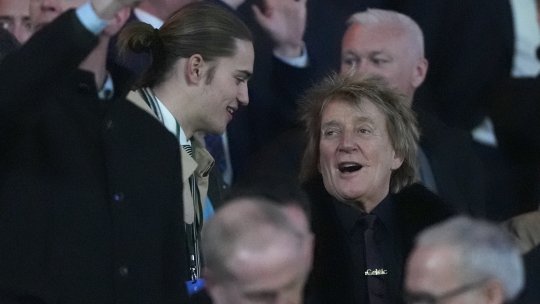 Rod Stewart, cu "câteva pahare la bord" înainte de Celtic - Bayern: "Mai bine m-ați scoate din direct. Mă fac de râs"