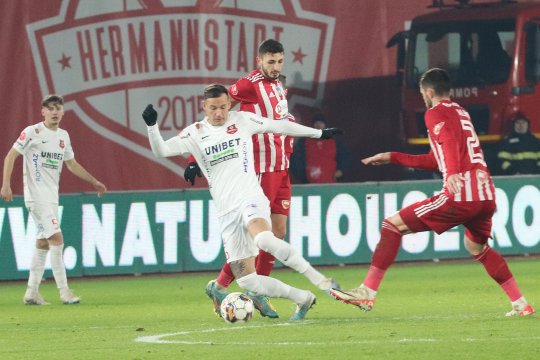 Antrenorul din SuperLiga care poate face rocada după meciul direct: "Miroase a praf de pușcă. Știu că au vorbit"