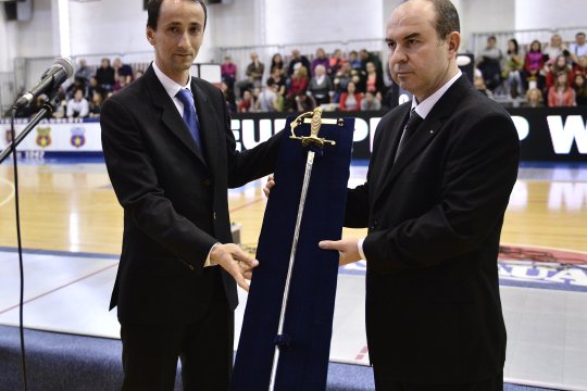 Ce au găsit procurorii acasă la generalul MApN aflat în război cu Gigi Becali. Zisu avea un adevărat muzeu
