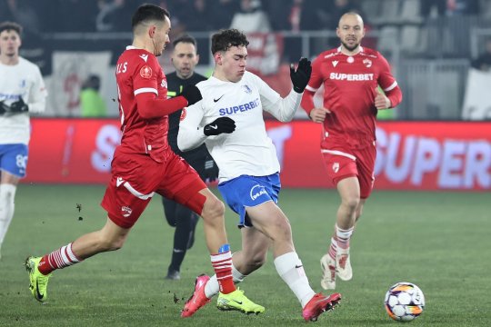 Dinamo - Farul 0-2. Echipa "Regelui" amână calificarea lui Dinamo în play-off