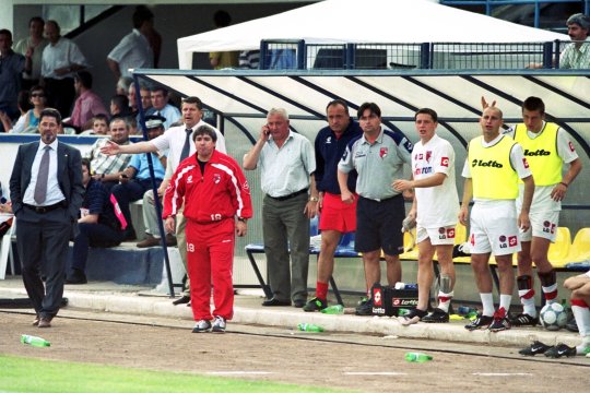 Momentul când legenda lui Dinamo a ajuns ”direct la spital”, după ce fundașul advers ”a sărit cu ambele picioare” în pieptul său: ”Era petrecere când făceam 0-0 acolo”