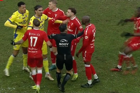 Final cu scandal la Petrolul - UTA. Jucătorii aproape s-au luat la bătaie după un gol anulat