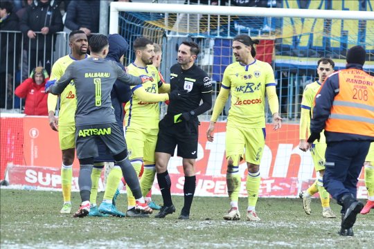 Dialogul incredibil dintre Hanca și Colțescu, dezvăluit de fotbalist: ”Dă-i drumul de aici, nesimțitule”